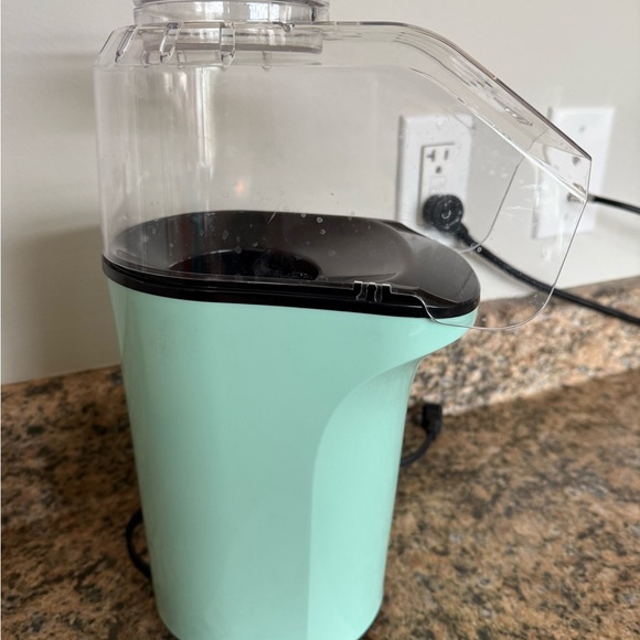 Dash Air Popcorn Maker - Picture 3 of 5